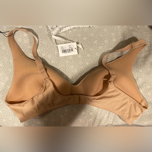 Kit Undergarments Moulded Plunge
Soft Bra, in Sand Color, Size 4. - Picture 4 of 5